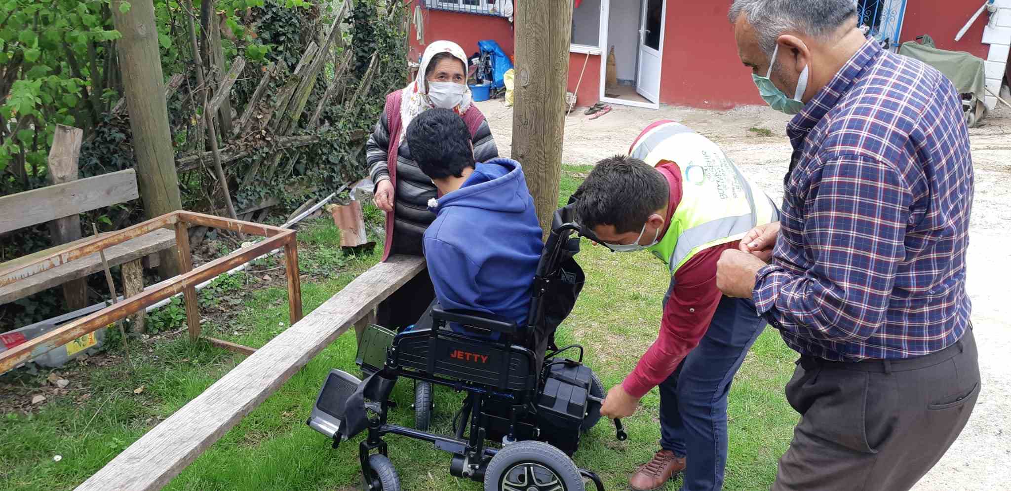 BÜYÜKŞEHİR ÜÇ ENGELLİ VATANDAŞA UMUT OLDU